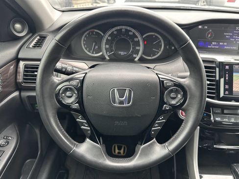 Used 2017 Honda Accord Touring image 17