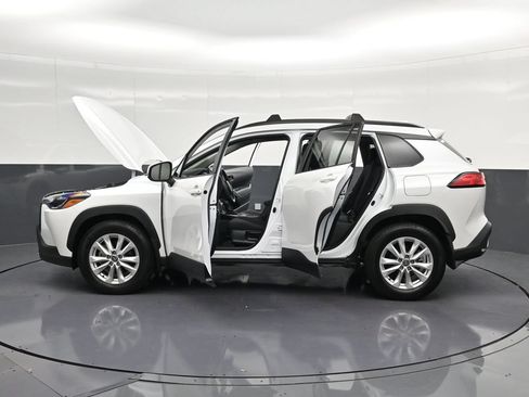 Used 2024 Toyota Corolla Cross LE w/ Moonroof Package FWD image 40
