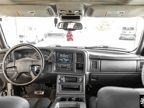 Used 2004 Chevrolet Avalanche 4x4 w/ Preferred Equipment Group image 15