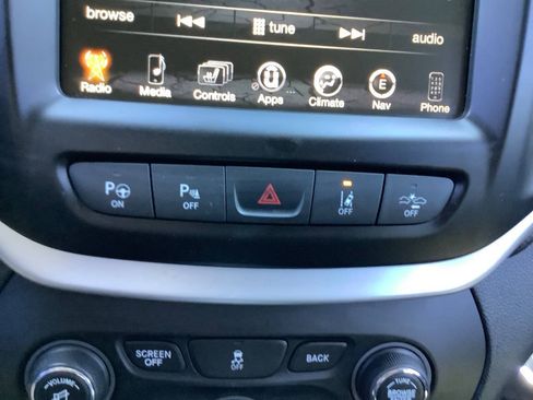 Used 2014 Jeep Cherokee Limited w/ Technology Group AWD/4WD image 41