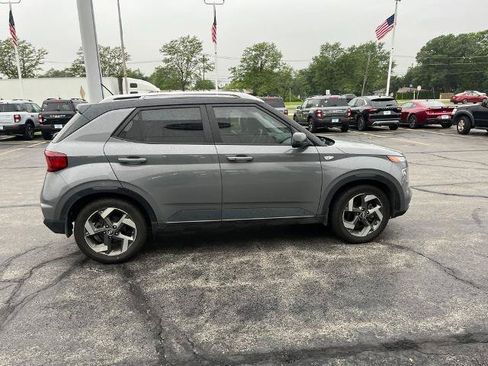 Used 2023 Hyundai Venue Limited FWD image 5