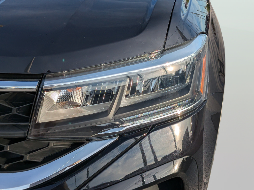 Certified 2024 Volkswagen Taos SE FWD image 7