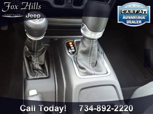 Used 2025 Jeep Wrangler Unlimited Sahara w/ Safety Group AWD/4WD image 23