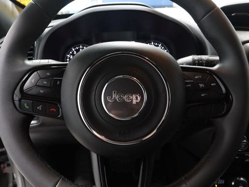 Used 2022 Jeep Renegade Altitude AWD/4WD image 29