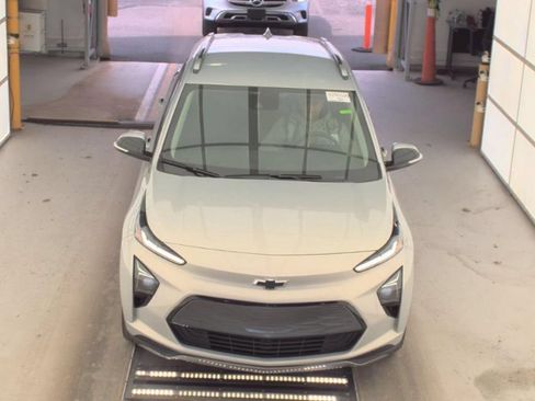 Used 2023 Chevrolet Bolt EUV LT FWD image 2
