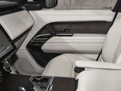 Used 2023 Land Rover Range Rover SE image 53