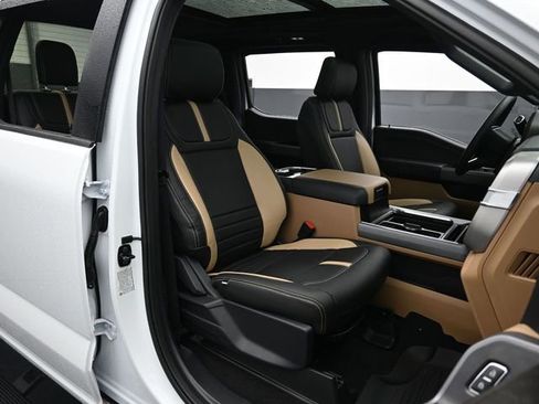 New 2025 Ford F250 XLT w/ Black Appearance Package image 28