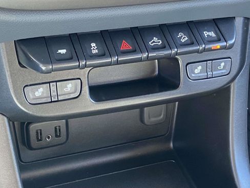 Used 2022 Chevrolet Colorado Z71 image 12