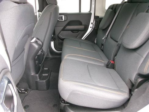 Used 2025 Jeep Wrangler Unlimited Sahara w/ Safety Group AWD/4WD image 10