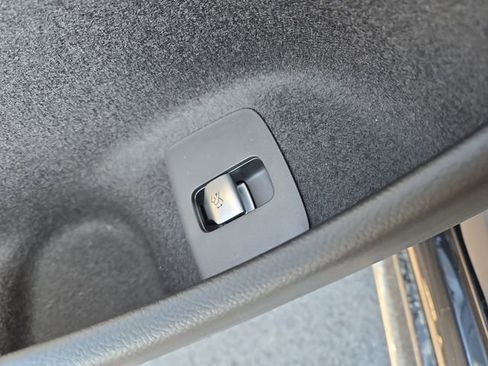 New 2026 Mercedes-Benz E 350 4MATIC Sedan image 21