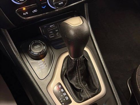 Used 2015 Jeep Cherokee Latitude w/ Comfort/Convenience Group AWD/4WD image 17