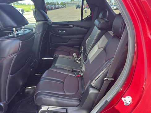 Used 2025 Honda Pilot Black Edition image 11