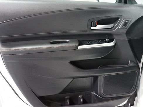 Used 2025 Toyota Sienna Limited image 31
