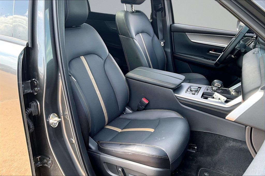 Certified 2025 MAZDA CX-90 Plug-In Hybrid w/ Premium Plus AWD/4WD image 7