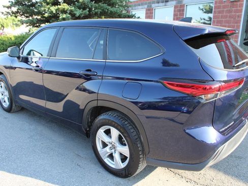 Used 2023 Toyota Highlander L FWD image 8