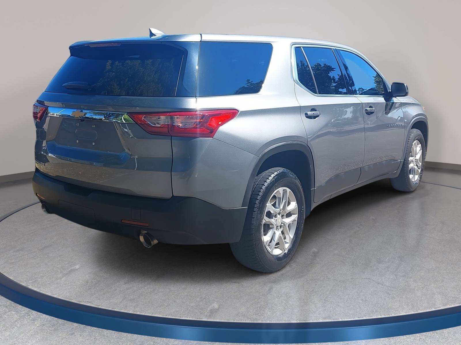 Used 2021 Chevrolet Traverse LS FWD image 5