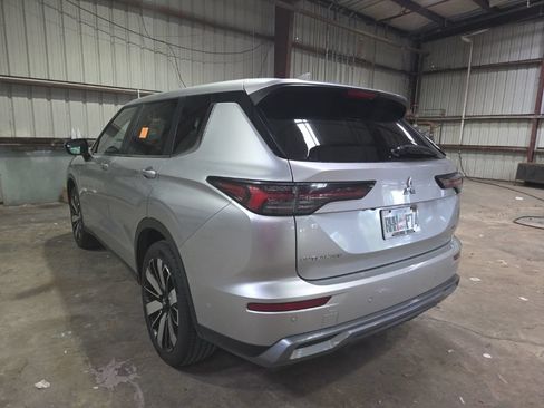 Used 2025 Mitsubishi Outlander SE FWD image 8