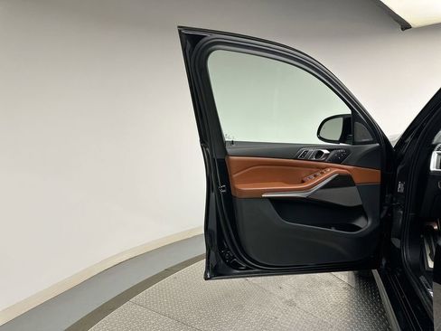 Used 2023 BMW X7 M60i w/ Executive Package image 10