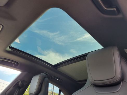 Used 2025 Porsche Macan Electric image 24