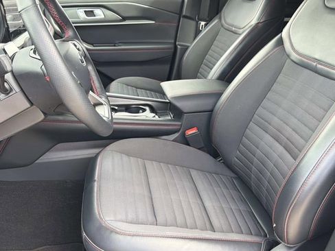 Used 2025 Ford Explorer ST-Line w/ ST-Line Street Pack AWD/4WD image 18