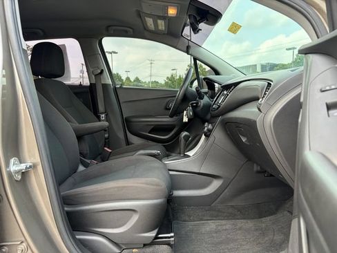 Used 2021 Chevrolet Trax LS FWD image 9