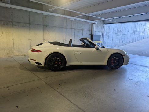 Used 2018 Porsche 911 Carrera 4S image 10