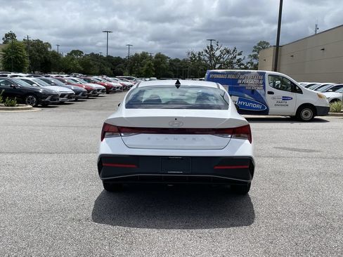 New 2026 Hyundai Elantra SE FWD image 7