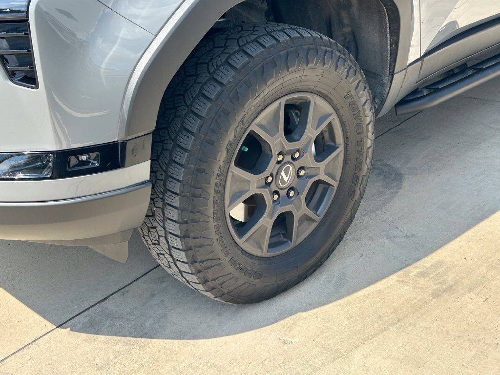 Used 2025 Lexus GX 550 AWD/4WD image 9