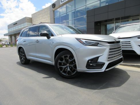 Used 2026 Lexus TX 500h AWD image 14