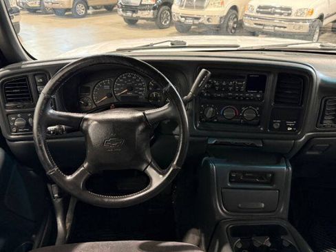 Used 2002 Chevrolet Silverado 2500 LS w/ Snow Plow Prep Pkg AWD/4WD image 18