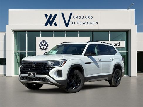 New 2026 Volkswagen Atlas Peak Edition image 1