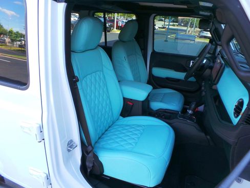 Used 2024 Jeep Wrangler Unlimited Sahara AWD/4WD image 17