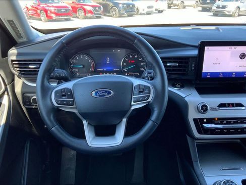 Used 2020 Ford Explorer XLT image 6