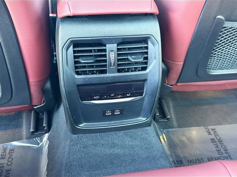 Used 2023 BMW 330i Sedan w/ Premium Package image 19