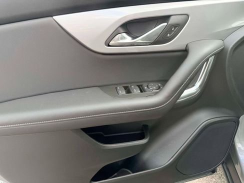 Used 2025 Chevrolet Blazer LT image 12