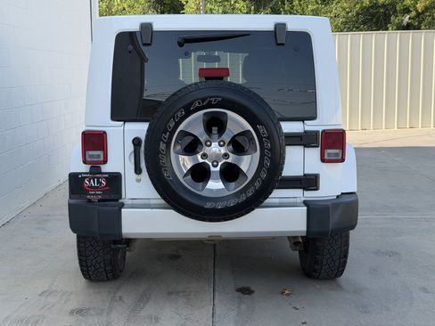 Used 2017 Jeep Wrangler Unlimited Sahara w/ Connectivity Group AWD/4WD image 6