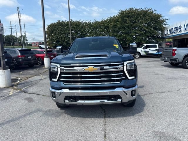 Used 2025 Chevrolet Silverado 2500 LTZ w/ LTZ Convenience Package AWD/4WD image 8