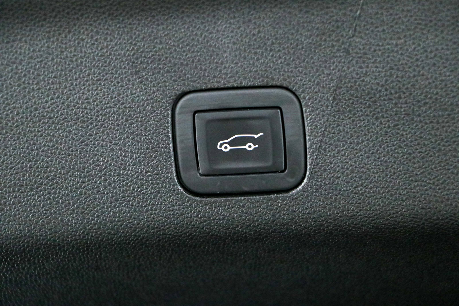 Used 2026 GMC Yukon Denali w/ Sun & Power Step Package AWD/4WD image 35
