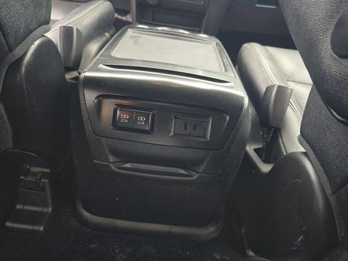 Used 2018 Toyota Sienna SE image 18