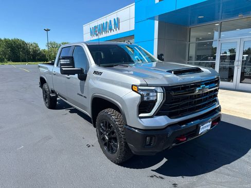 Used 2025 Chevrolet Silverado 2500 LT w/ Trail Boss Package AWD/4WD image 1