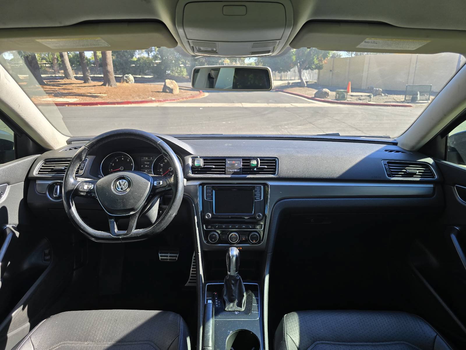 Used 2018 Volkswagen Passat 2.0T R-Line FWD image 23