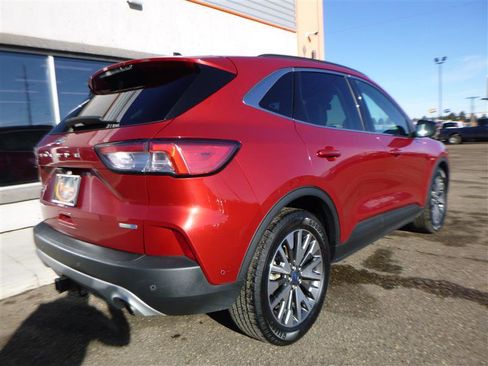 Used 2020 Ford Escape Titanium image 3