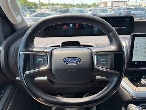 Used 2025 Ford Expedition Max Platinum AWD/4WD image 23