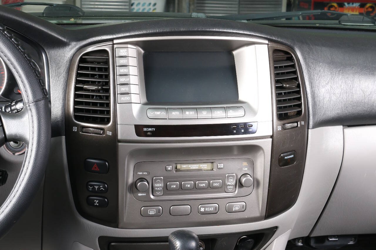 Used 2004 Toyota Land Cruiser AWD/4WD image 35
