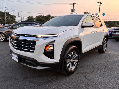Used 2026 Chevrolet Equinox LT FWD image 3