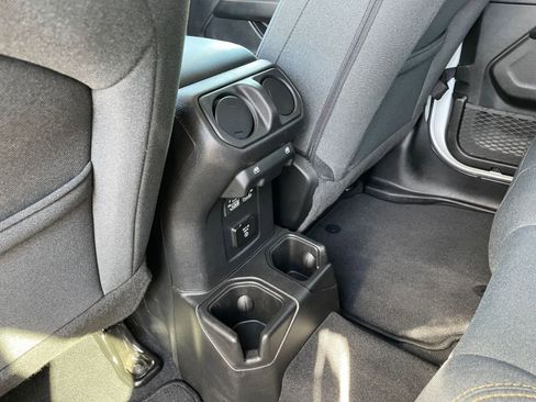 Used 2025 Jeep Wrangler Sahara image 23