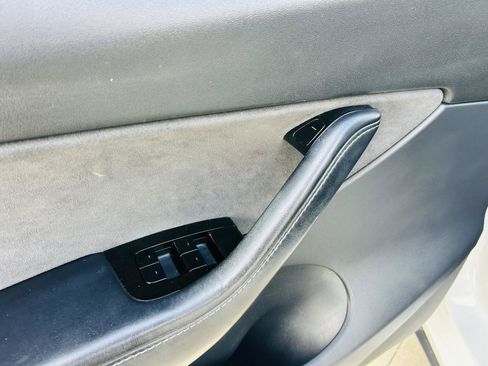 Used 2020 Tesla Model Y Long Range AWD/4WD image 19