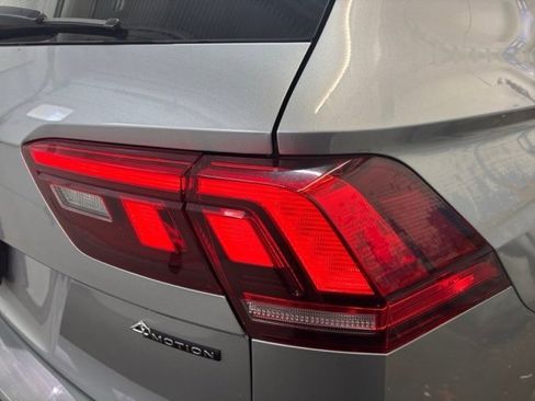 Certified 2022 Volkswagen Tiguan SE w/ Panoramic Sunroof Package image 6