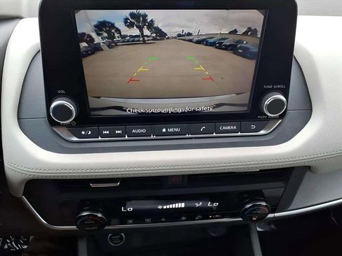 Used 2023 Nissan Rogue SV image 15