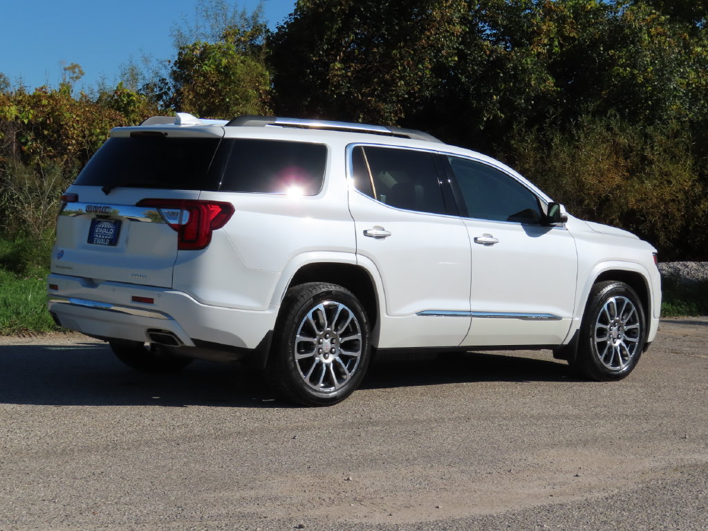 Certified 2022 GMC Acadia Denali w/ GMC Pro Grade Package AWD/4WD image 3